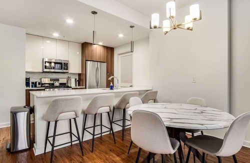 Killgubbin Apartment | Walk Everywhere! 5 mins to Magnificent Mile, River
