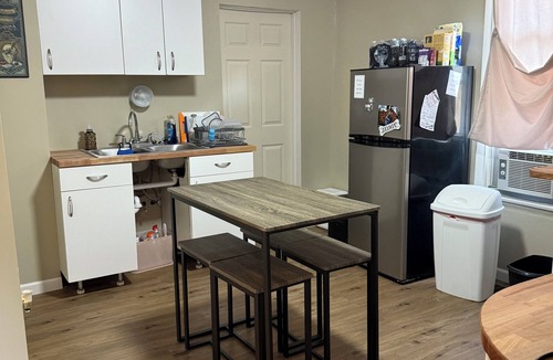 Peoria House | Walk or Shuttle to OSF