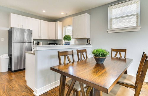 Bucktown Apartment | Walk to Blue Line: Sleek Apartment in Bucktown!