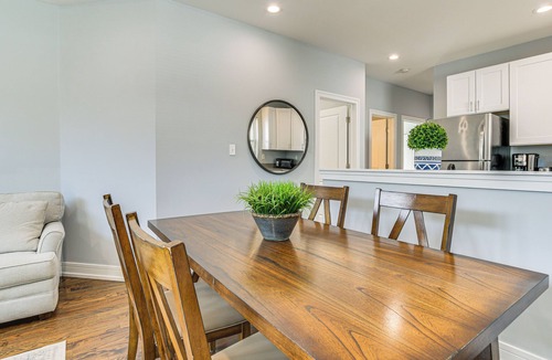 Bucktown Apartment | Walk to Blue Line: Sleek Apartment in Bucktown!
