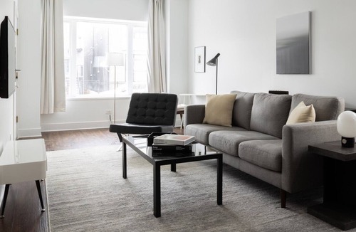 Pilsen Apartment | Walk to IMD, Eats, Bars | EZ Access + WD | Zencity