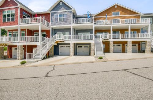Grafton House | Walk to Mississippi River Grafton Townhome!