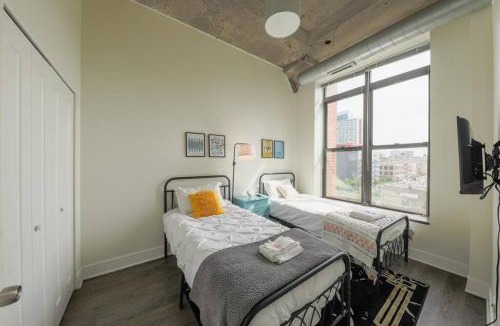 Near South Side Apartment | Walkable 2BR Apartment in Chicago South Loop with Optional Parking and Gym Access Near McCormick Place, Museum Campus & Lakefront
