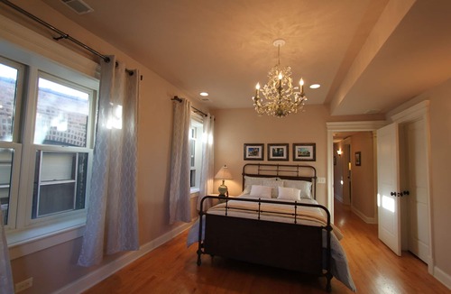 Rogers Park Condo | Walking distance to Lake Michigan, shops and restaurants.