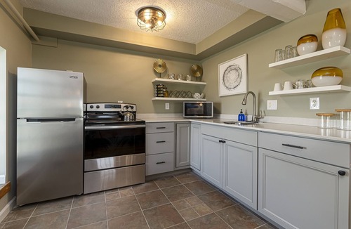 Carbondale Apartment | Walking Distance to Campus, Food & Entertainment!