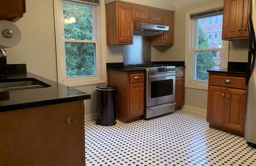 Naperville House | Walking distance to everything downtown Naperville!