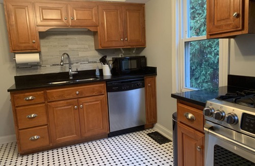 Naperville House | Walking distance to everything downtown Naperville!