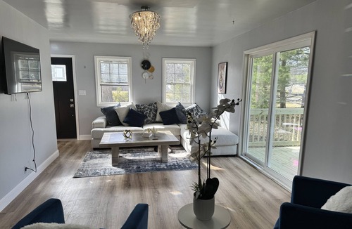 Charleston House | Warm and enjoyable house! Close to E.I.U!