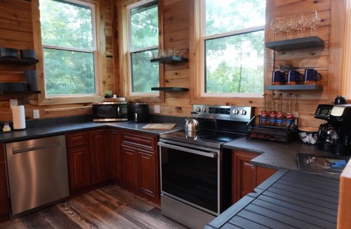 Campton Cabin | Watchtower + Private 3 BR Cabin + Hot Tub