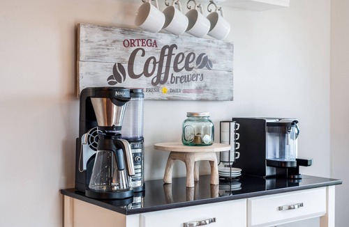 Plainfield House | WATER FRONT LUXURY HOME WILL FEEL LIKE A RESORT FOR 10