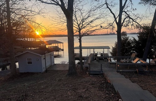Marion House | Waterfront 4-Bedroom Pet Friendly Lake House w/dock for boat, fishing, swimming