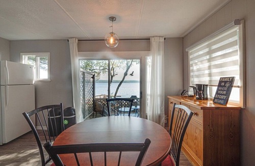 Algonquin Highlands Cabin | Waterfront Morning Dove Cottage on Halls Lake