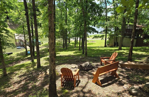 Ozark Cabin | Waterfront cabin on the beautiful Lake of Egypt!