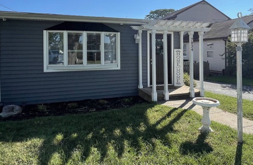 Fort Howard Cottage | Waterfront cottage on the Chesapeake Bay located 5 minutes from two state parks.