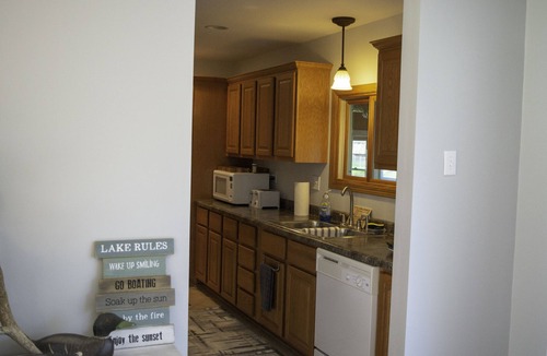 Antioch House | Waterfront house to enjoy with screen room
