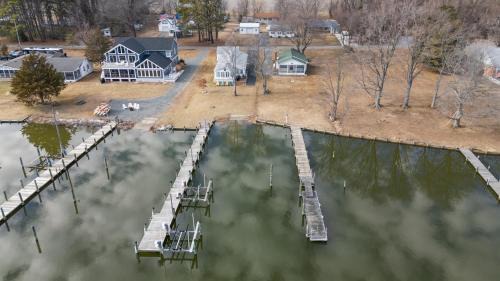 Rock Hall House | Waterfront Private Dock Boat Tie-Up & Near Town