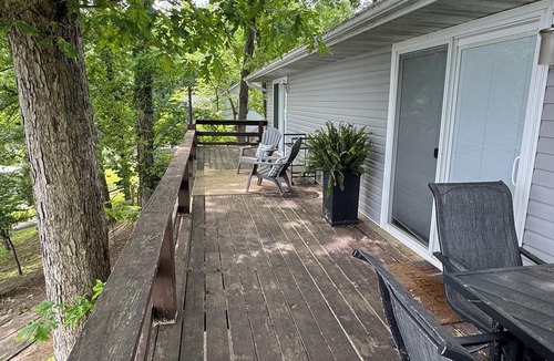 Goreville House | WATERFRONT Vacation! {3 bed 2 bath. Sleeps 13}