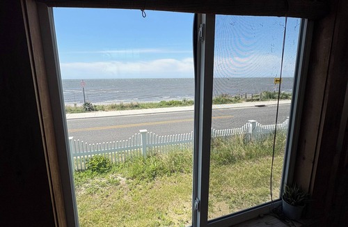 Town Bank House | WATERS EDGE VILLA BEACH FRONT Pet Friendly N.Cape May