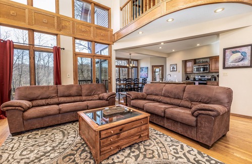 The Galena Territory House | WE Love Fall Most of All @ Longwood! Fire Pit - Hot Tub - Pool Table - OH MY