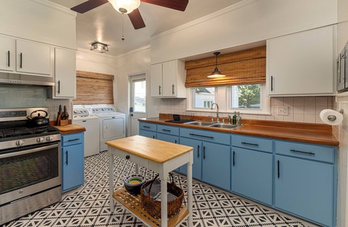 Marion House | Weekly/Monthly Rental in Walkable Downtown Marion