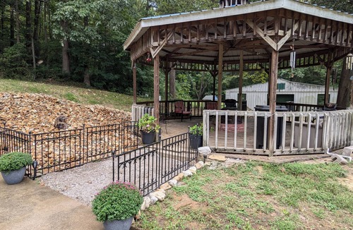 Tamms House | Welcome campers, hikers, fishermen, girls' weekend wine getaways!