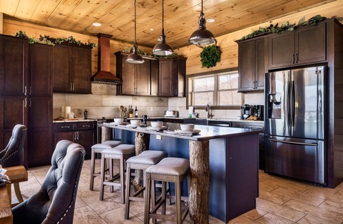 Sevierville Cabin | Welcome to Eagle Summit National Park Lodge. Luxury Pool Cabin!