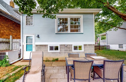 Forest Park House | Welcoming Bungalow with Large, Fenced Dog-Friendly Yard - Walk to Madison St