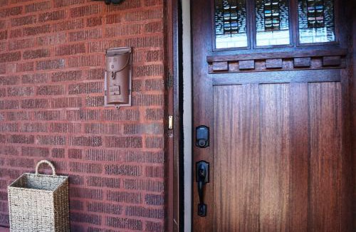 Chicago Apartment | Well-Appointed Cozy Portage Park Apt, Dogs, Kids, Free Parking, 420 Compliant