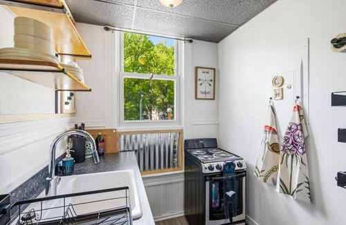 Berkeley Springs Apartment | Whimsical Haven By The Springs - Wifi | Walk to Everything