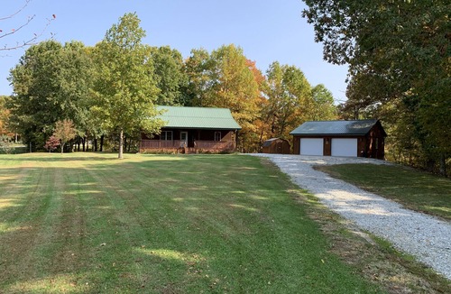 Frederick Cabin | Whispering Oaks Cabin 15033 Ray Rd , Rushville , IL 62681