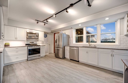 Lake Catherine Cottage | White House, Amazing Cottage, Lake Front, That Sleeps 34!