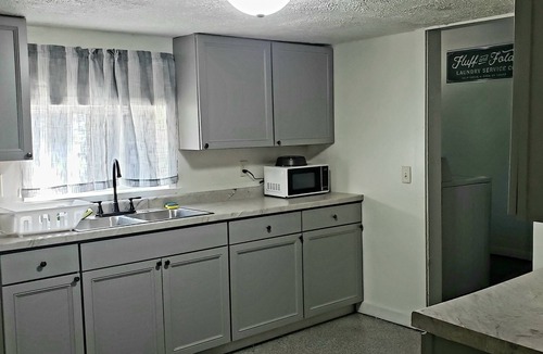 Rockford House | Whole 2br home with parking in quiet area