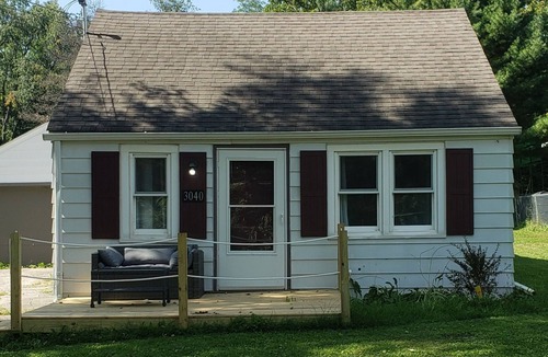 Rockford House | Whole 2br home with parking in quiet area