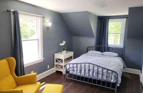 Maywood House | Whole house near city with private parking