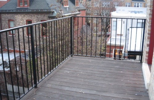 Wicker Park House | Wicker Park 3 Bedroom. Top floor Historic Greystone. Near Damen El Stop.