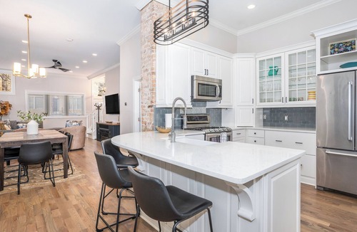 West Town House | Wicker Park Entire House, Private Yard and Parking!