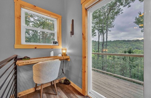 Beech Mountain Cabin | Wild Daisy Haven | Hot Tub | Games | Dog Friendly
