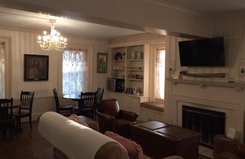Nauvoo Apartment | Willard Richards Inn in Nauvoo