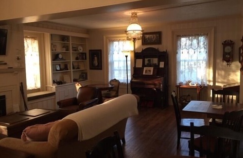 Nauvoo Apartment | Willard Richards Inn in Nauvoo
