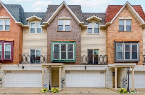 Old Irving Park House | Windy City Getaway 3br 2ba Chicago Townhouse 3 Bedroom Home by RedAwning