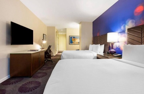 Streeterville Hotel | Windy City Hideaway | Mag Mile Magic | Navy Pier | Pets Allowed