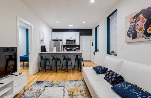Pulaski Park Apartment | Windy City Wow! Private Deck, Pet Friendly, and Free Parking! by AllSet Turnover