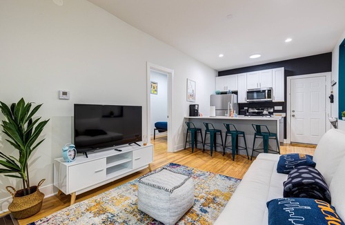 Pulaski Park Apartment | Windy City Wow! Private Deck, Pet Friendly, and Free Parking! by AllSet Turnover