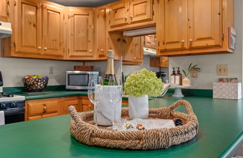 North Andover Other | Winery Studio w/Private Hot Tub,Fireplace,Tasting