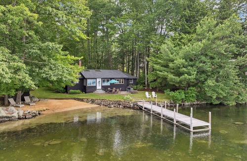 Meredith House | Winnipesaukee Log Home Sand Beach South Exposure Views Sleeps 8