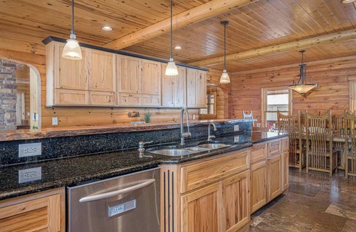 Kent Cabin | Wonder Bear Lodge | 7 Bedrms, King beds | Hot Tub | 2 game rooms |