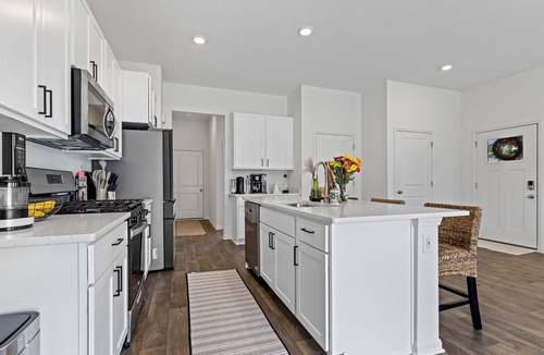 Solon Mills Condo | Wonder Lake Elegance: Serene 2BR Townhome Retreat