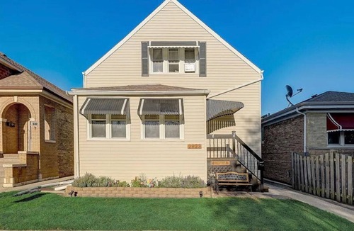 Belmont Cragin House | Wonderful 2 unit home