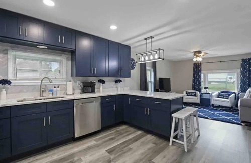 Wood Dale House | Wonderful in Wood Dale, right by ￼O’Hare airport!