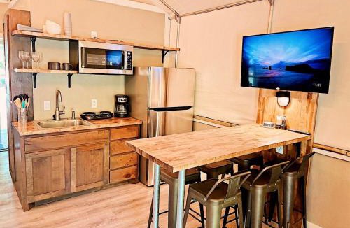 Sutherland Springs Other | Wonderful Waterfront Cabin #17 in Marion, TX